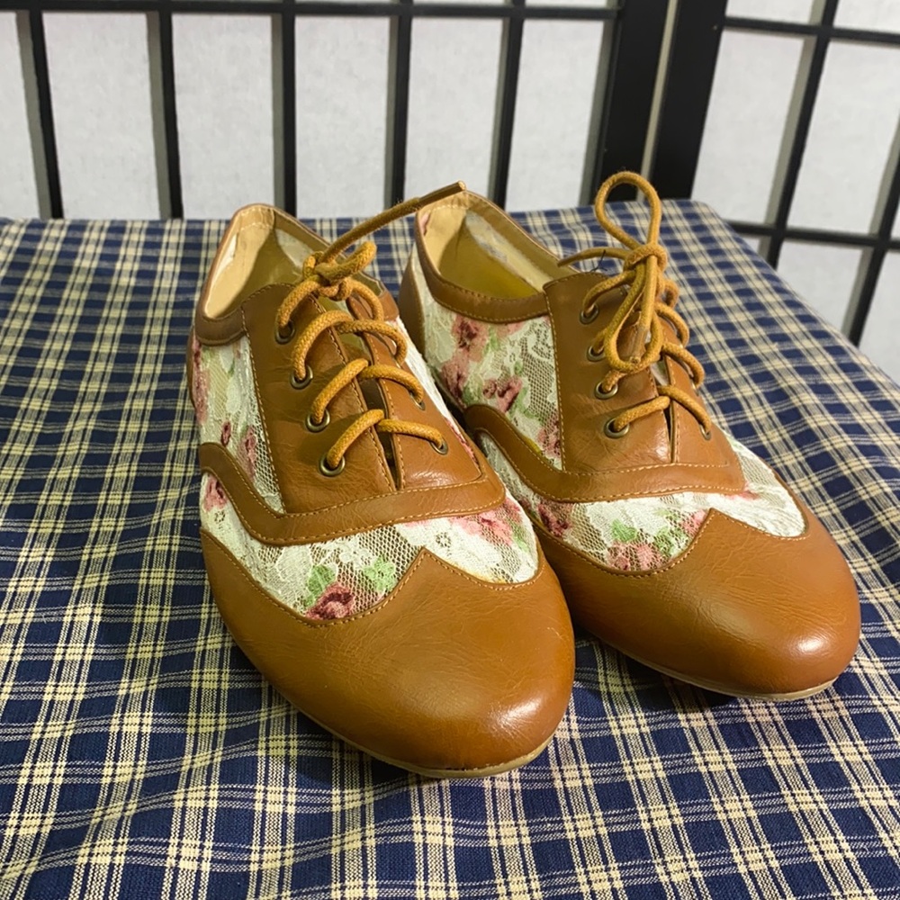 Air Underground Lace Accented Shoes Size 10M